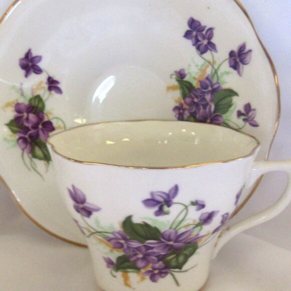 Clare English Bone China Tea Cup and Saucer Vivacious Violets, Gold Gilt H223 - Picture 3 of 5